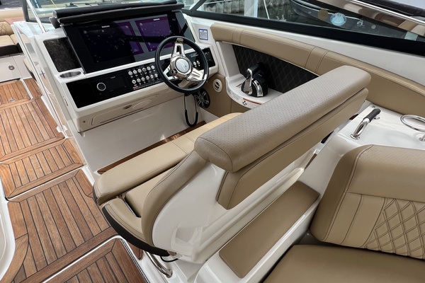 FUN DREAM 35ft Sea Ray Yacht For Sale