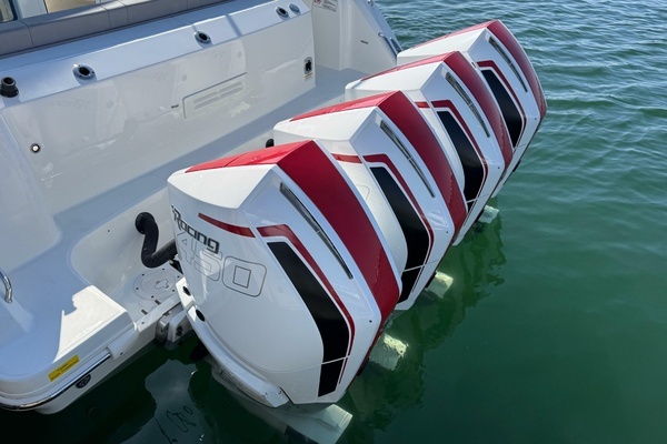 2021 Boston Whaler 42