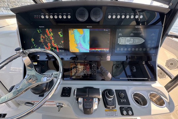 Da Wetta Da Betta 42ft Boston Whaler Yacht For Sale