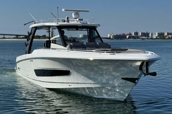 2021 Boston Whaler 42