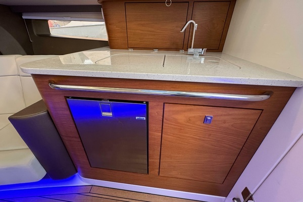 2021 Boston Whaler 42