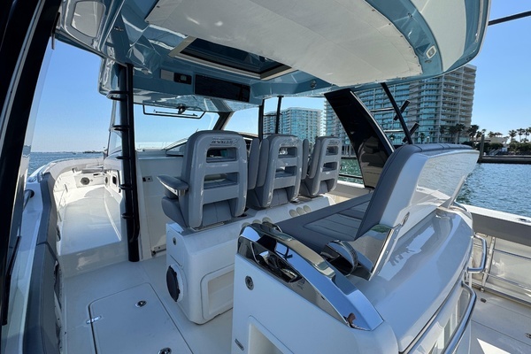 2021 Boston Whaler 42