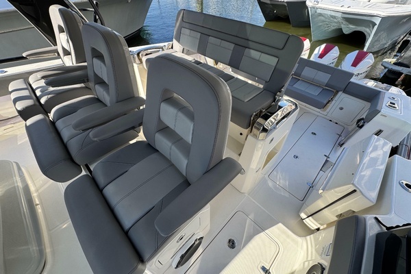 2021 Boston Whaler 42