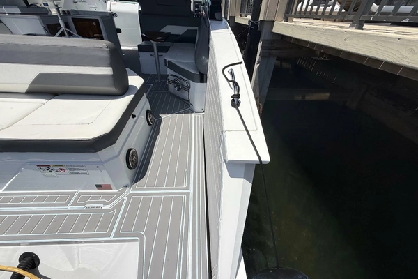 2021 Cruisers Yachts 38