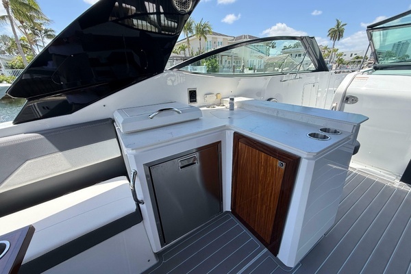 Cruisers Yachts 38 GLS OB Yacht For Sale