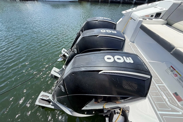 2021 Cruisers Yachts 38