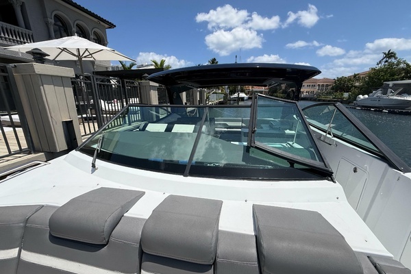 Cruisers Yachts 38 GLS OB Yacht For Sale