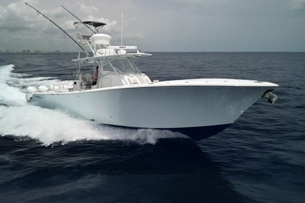 2021 Front Runner 39 Center Console