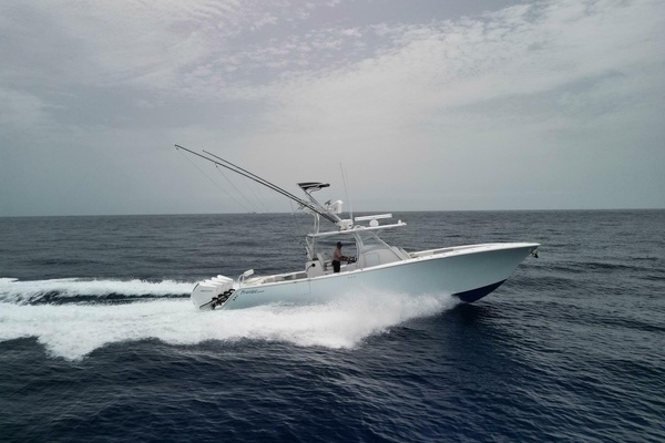 Front Runner 39 Center Console Yacht For Sale