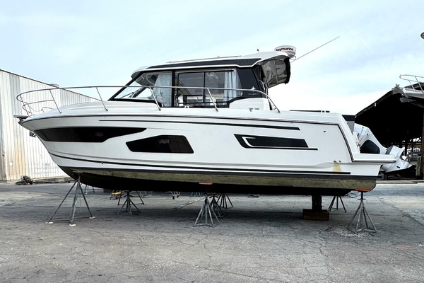 Bohemian 34ft Jeanneau Yacht For Sale