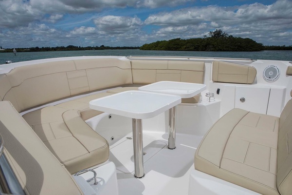 34ft Pursuit Yacht For Sale