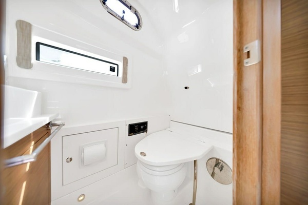37ft Pursuit Yacht For Sale