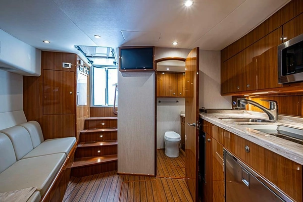 2021 Viking 38