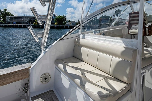 2021 Viking 38
