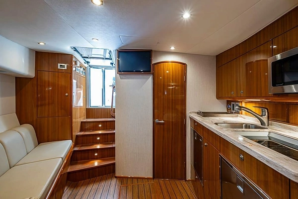 2021 Viking 38