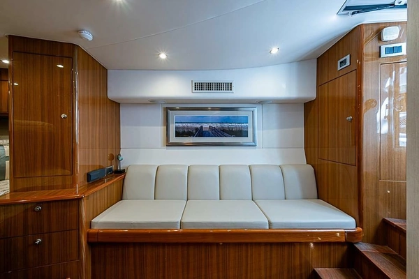 2021 Viking 38
