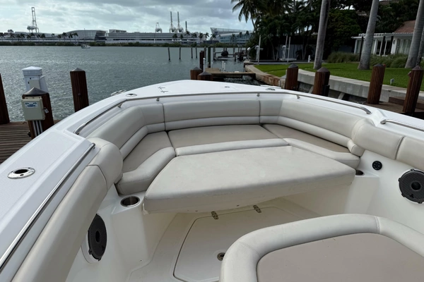 2020 Boston Whaler 33