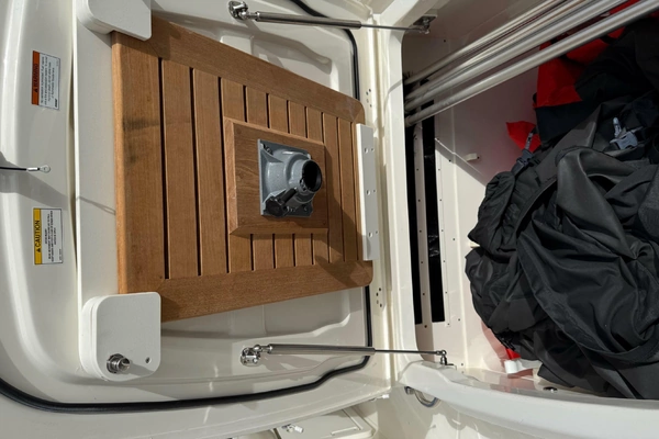 2020 Boston Whaler 33
