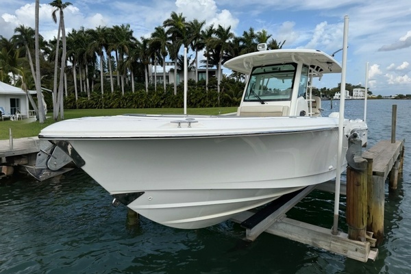 2020 Boston Whaler 330 Outrage