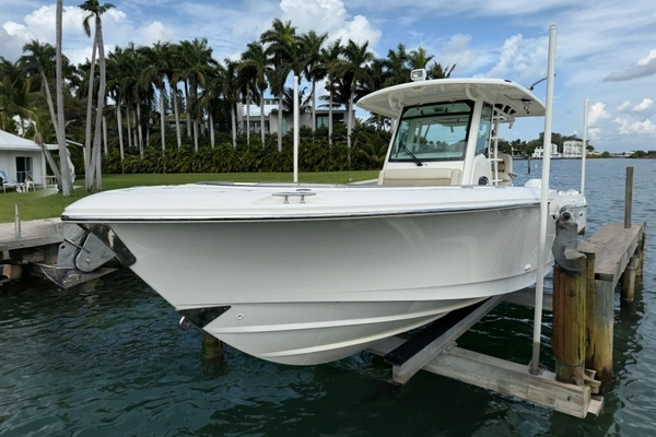 2020 Boston Whaler 33