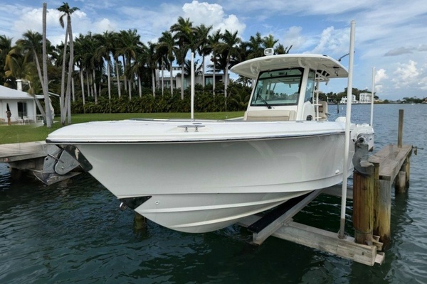 2020 Boston Whaler 330 Outrage
