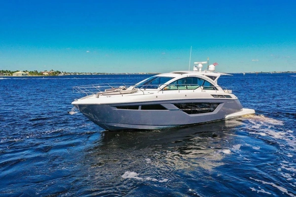 2020 Cruisers Yachts 50