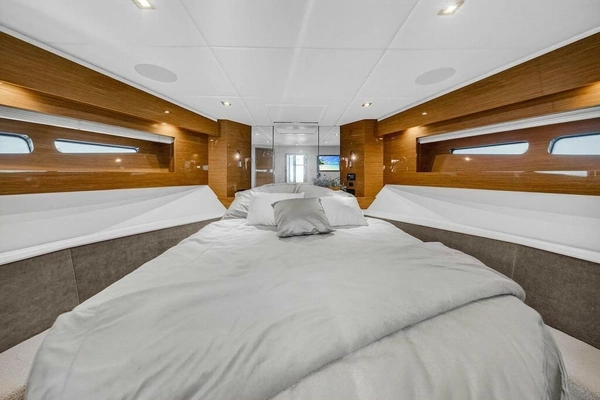 2020 Cruisers Yachts 50