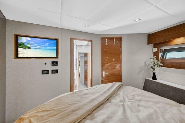 2020 Cruisers Yachts 50