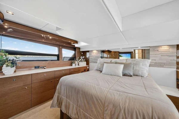 2020 Cruisers Yachts 50