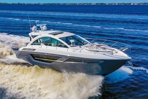 2020 Cruisers Yachts 50 Cantius