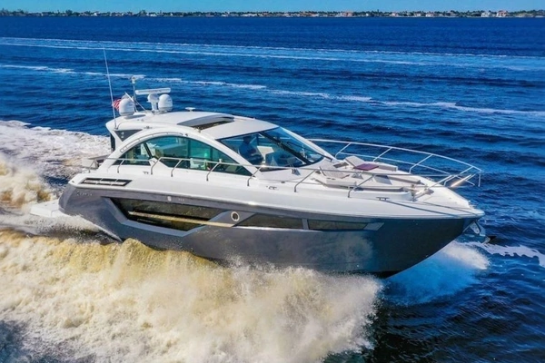 2020 Cruisers Yachts 50