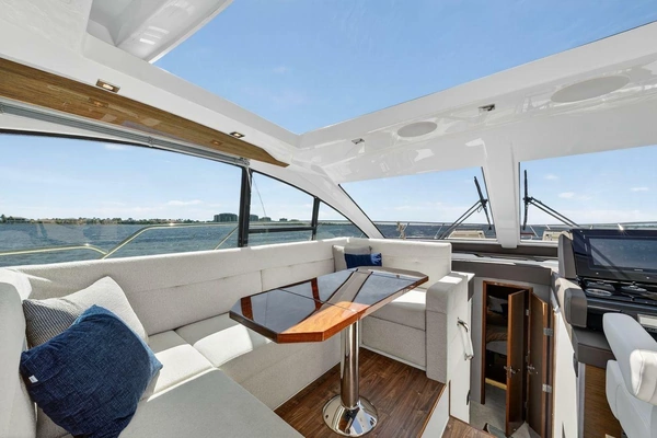 2020 Cruisers Yachts 50