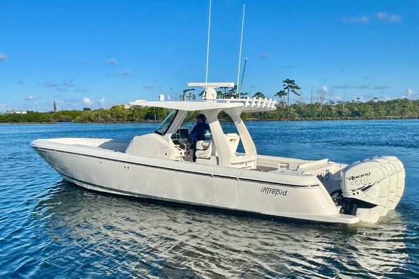 37-ft-Intrepid-2020-375 Nomad SE-Jupiter Florida United States yacht for sale