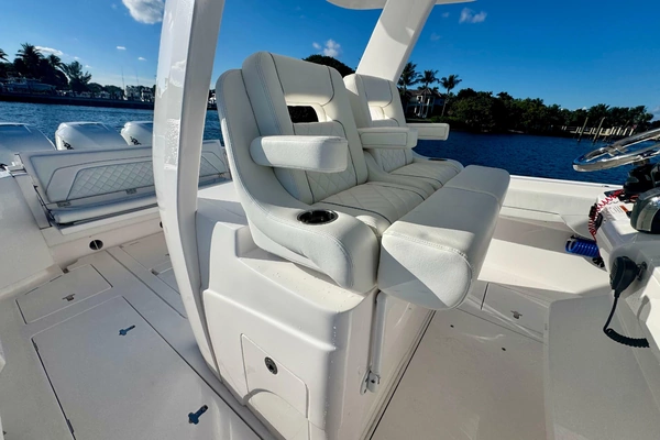 2020 Intrepid 37