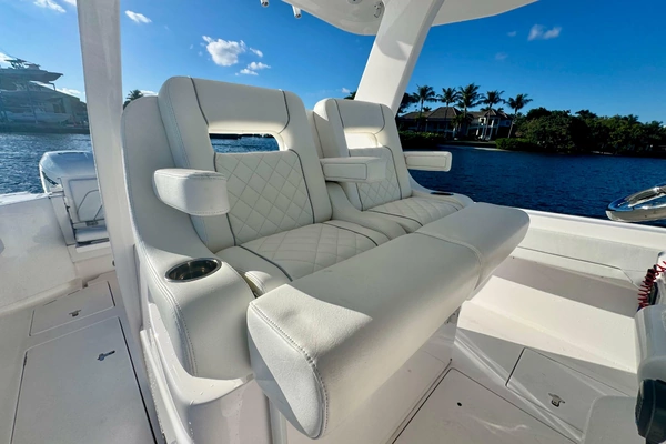2020 Intrepid 37