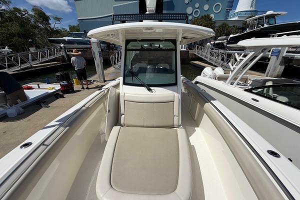 200 Hours 33ft Boston Whaler Yacht For Sale