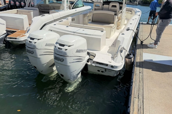 2019 Boston Whaler 33
