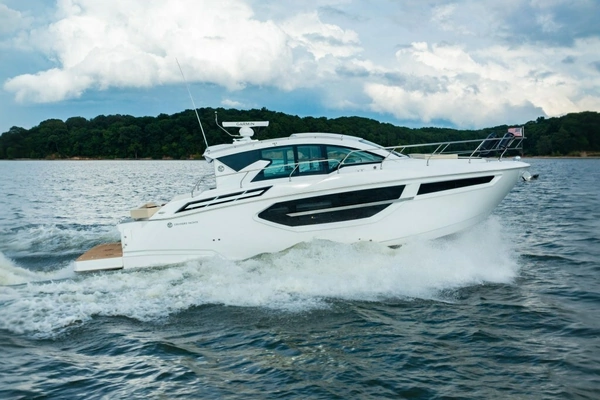 2019 Cruisers Yachts 42