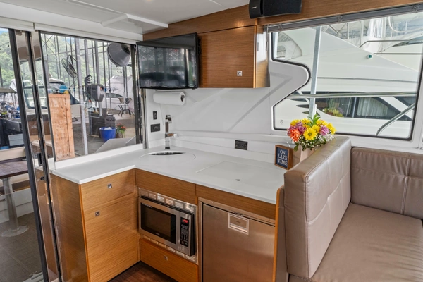 2019 Cruisers Yachts 42