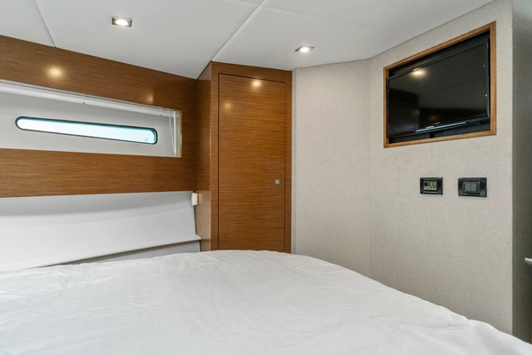 2019 Cruisers Yachts 42