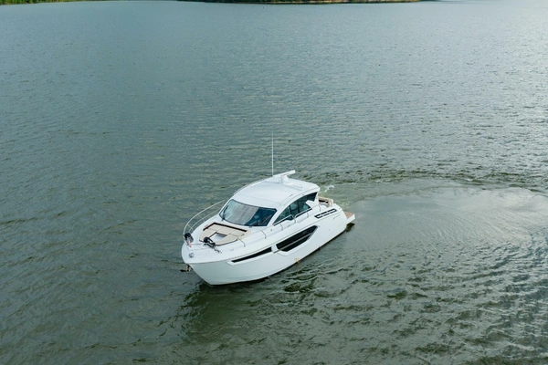 2019 Cruisers Yachts 42