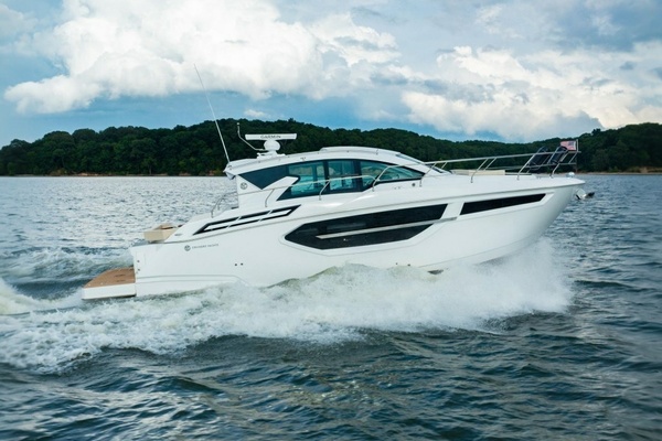 2019 Cruisers Yachts 42 Cantius