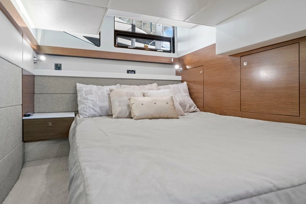 2019 Cruisers Yachts 42