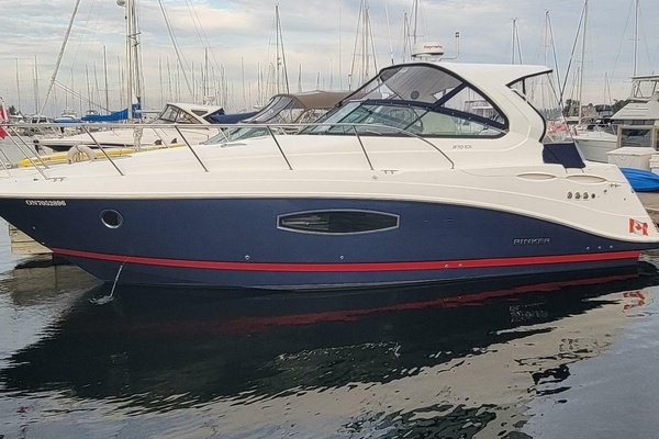 2019 Rinker 37