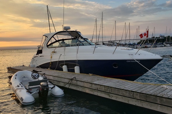 2019 Rinker 37