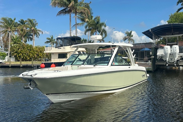 32ft Boston Whaler Yacht For Sale