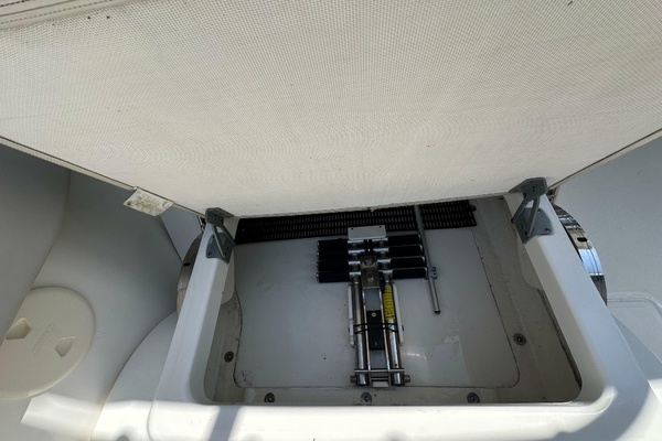 Boston Whaler 320 Vantage Yacht For Sale