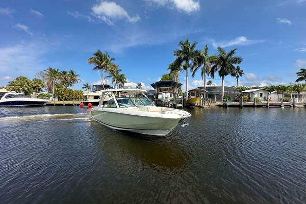 32ft Boston Whaler Yacht For Sale