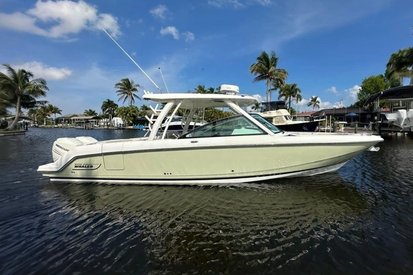 32-ft-Boston Whaler-2018-320 Vantage- Fort Myers Florida United States  yacht for sale
