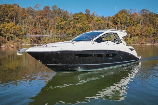 2018 Sea Ray Sundancer 350 Coupe